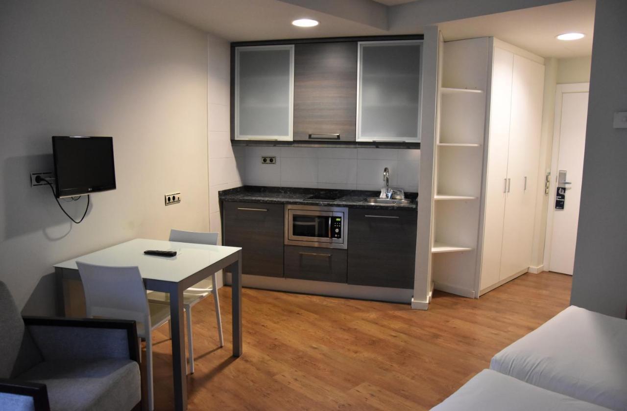 Hotel Y Apartamentos Snoe อีซาบา ภายนอก รูปภาพ