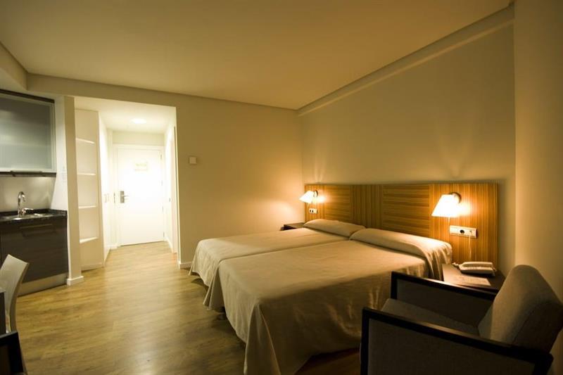 Hotel Y Apartamentos Snoe อีซาบา ภายนอก รูปภาพ
