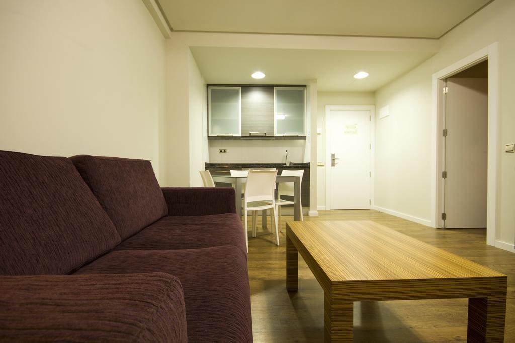 Hotel Y Apartamentos Snoe อีซาบา ภายนอก รูปภาพ