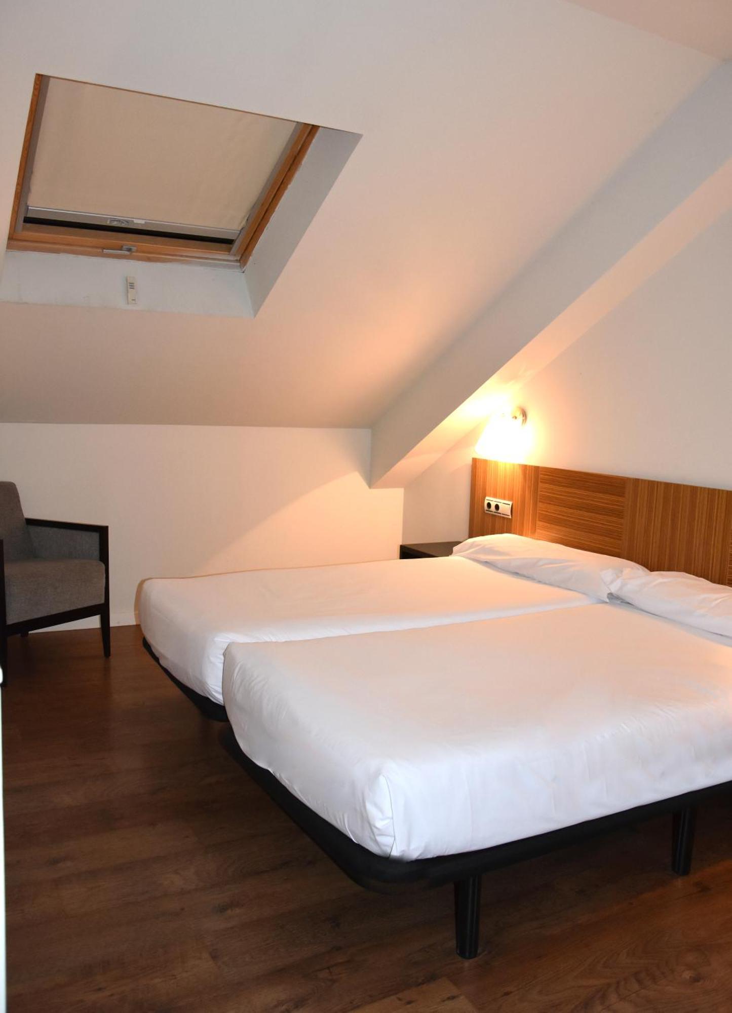 Hotel Y Apartamentos Snoe อีซาบา ภายนอก รูปภาพ