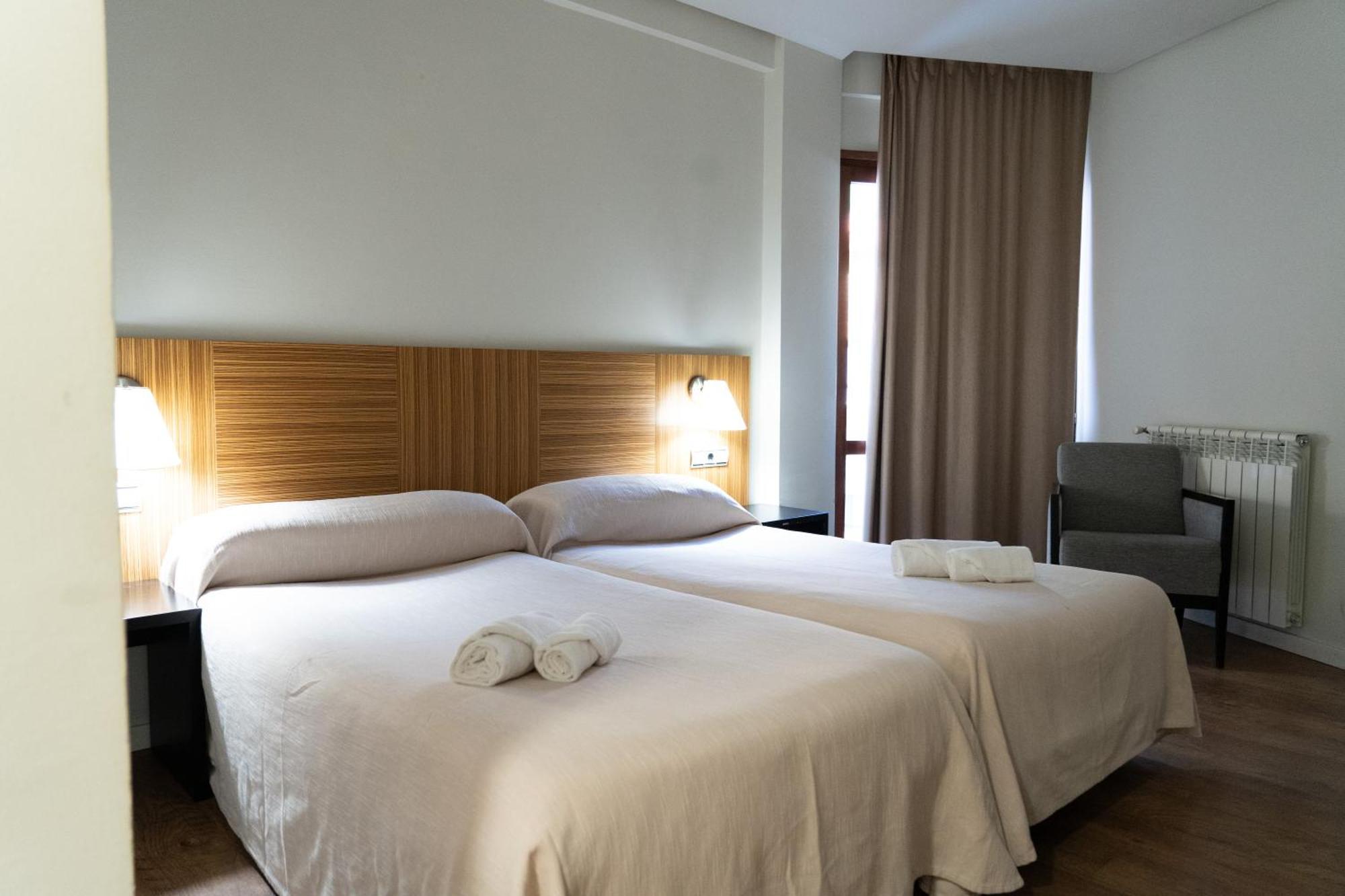 Hotel Y Apartamentos Snoe อีซาบา ภายนอก รูปภาพ