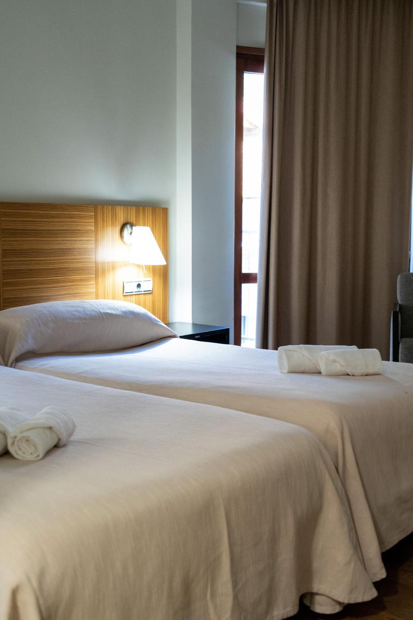 Hotel Y Apartamentos Snoe อีซาบา ภายนอก รูปภาพ